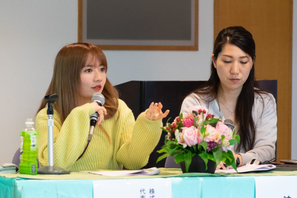 株式会社AMF代表の椎木氏（左）と、モデレーターを務めたNPO法人ピルコン代表の染矢氏（右)